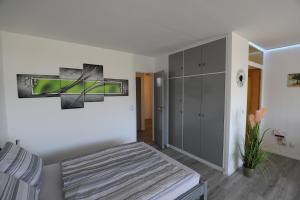 Modernes Appartement mit großem Balkon und schöner Aussicht