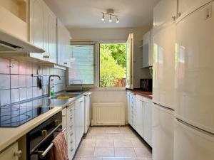 Workers Villa - 16 Beds - 2 Bath - Near Volvo