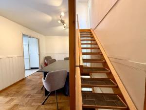 Workers Villa - 16 Beds - 2 Bath - Near Volvo