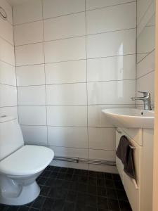 Workers Villa - 16 Beds - 2 Bath - Near Volvo