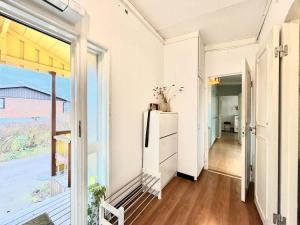 Workers Villa - 4BR - 4 Beds - Parking - Near Volvo