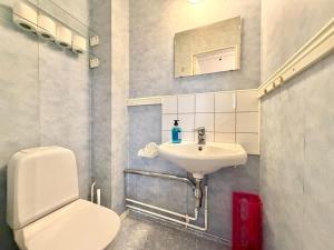 Workers Villa - 4BR - 4 Beds - Parking - Near Volvo