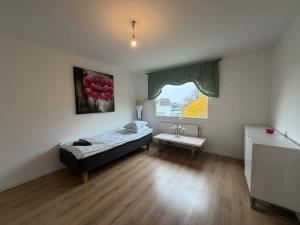 Workers - 3BR - 1 Bath - Parking - Near Volvo