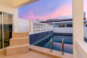 V274 Prime Location Large Terrace Pool View BBQ