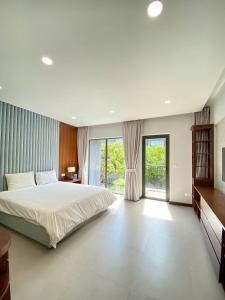 Vista Lago - 4 Beds Big Garden Villa! Big Pool Access