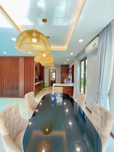 Vista Lago - 4 Beds Big Garden Villa! Big Pool Access