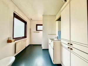 Wokers Villa - 11 Beds - Parking - Near Volvo