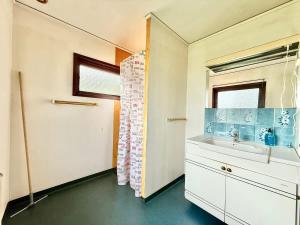 Wokers Villa - 11 Beds - Parking - Near Volvo