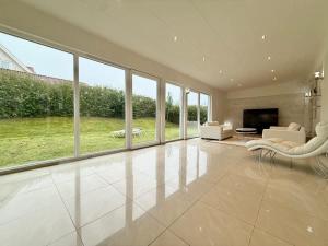 Workers Villa - 7 BR - 15 Beds - 3 Bath