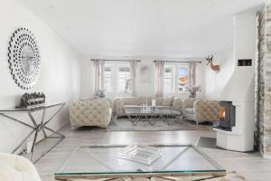 Workers Villa - 7 BR - 15 Beds - 3 Bath