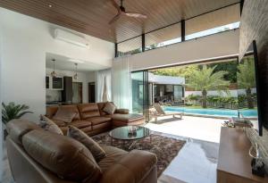 New Fully Furnished Villa 5 mins To Beautiful Maenam Beach, Koh Samui