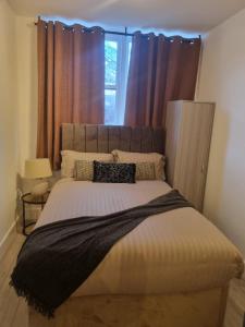 Aylward Queen Street, Studio Apartment Near City Centre, Gunwharf Quays