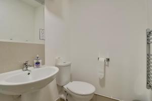 Aylward Queen Street, Studio Apartment Near City Centre, Gunwharf Quays
