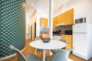 Bright Apartment Near the Old Port