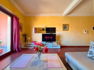 VIVASTAY Marrakech - Chic apartment in Gueliz Pool and balcony