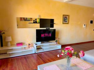 VIVASTAY Marrakech - Chic apartment in Gueliz Pool and balcony