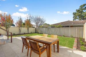 Cosy Bassendean Family Cottage