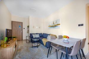 74 Prokymea- Steps from the Sea, Downtown, Balcony