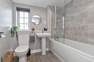 Stylish & Peaceful Bedford Apartment, FREE PARKING, Near M1 Motorway, LUXURY Condition Throughout, Sleeps 5 Guests