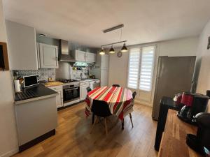 Très belle villa climatisée plain pied, WIFI, 3 chambres, piscine privée, proche du canal du midi et 4km de la mer LXPIN23