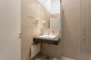 Urban Rooms--free parking--