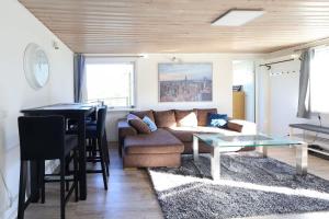 Premium Villa - 5 Beds - 3 BR - Parking