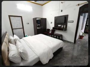 Hotel O by OYO SHRI NARAYANAM