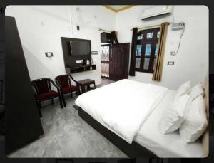 Hotel O by OYO SHRI NARAYANAM