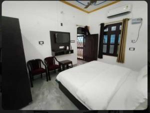 Hotel O by OYO SHRI NARAYANAM