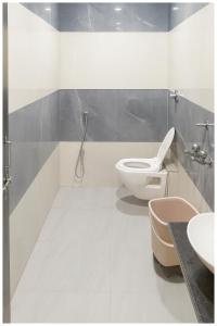 Hotel Premium IN Tulsi GH Near Shri Mahakaleshwar Jyotirlinga Temple - Fully Air Air Conditioning Rooms - Prime Location