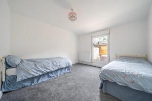 East Sussex rural hideaway with private hot tub & garden