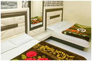 Hotel Premium IN Tulsi GH Near Shri Mahakaleshwar Jyotirlinga Temple - Fully Air Air Conditioning Rooms - Prime Location