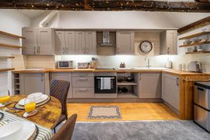 Grade II Listed Top Floor Flat in Central Banbury - Pass the Keys