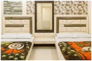 Hotel Premium IN Tulsi GH Near Shri Mahakaleshwar Jyotirlinga Temple - Fully Air Air Conditioning Rooms - Prime Location