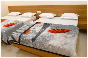 Hotel Premium IN Tulsi GH Near Shri Mahakaleshwar Jyotirlinga Temple - Fully Air Air Conditioning Rooms - Prime Location