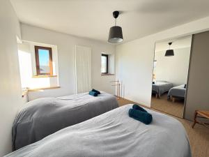 Le Pressoir, maison au calme, jardin, terrasse, 3 chambres, 2 sdb, 2 WC, parking privé, proche Bayeux et Arromanches au coeur des plages du débarquement