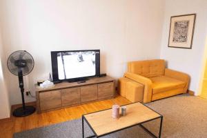 Vilnius Old Town Riverside Apartment