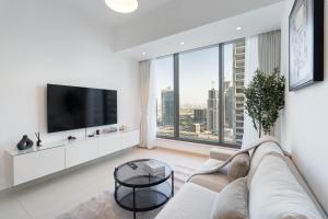 Free housekeeping visits during your stay - StayShort - Chic 1 BR in Dubai Marina Sleeps 4