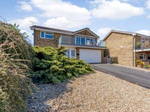 4 Bed in Seaview oc-87155