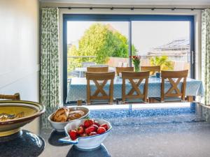 4 Bed in Seaview oc-87155