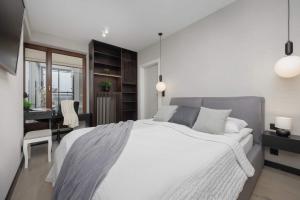 Elegant Apartment with Air Conditioning, Office and Underground Parking by Renters Prestige