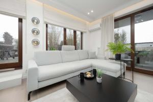 Elegant Apartment with Air Conditioning, Office and Underground Parking by Renters Prestige