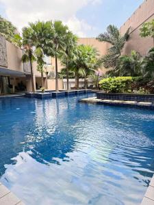 Studio 203 T2 Sunshine100 Wifi PoolAccess KingBed