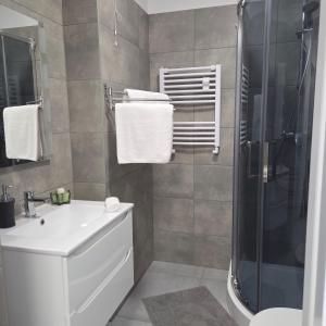 Słoneczny Apartament Panorama 5 7 z Widokiem na Jezioro i Góry