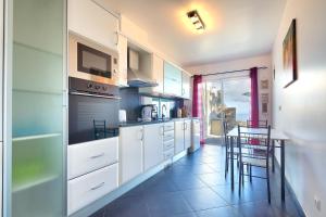 Villa Araujo Da Costa by HR Madeira