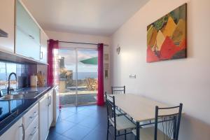 Villa Araujo Da Costa by HR Madeira