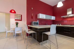 GuestHost - Palermo Roomy and Modern Apartment