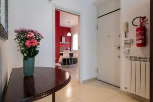 GuestHost - Palermo Roomy and Modern Apartment