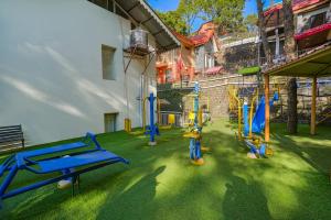 Alaya Stays Golden Meadow Villa