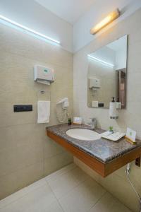 Alaya Stays Golden Meadow Villa